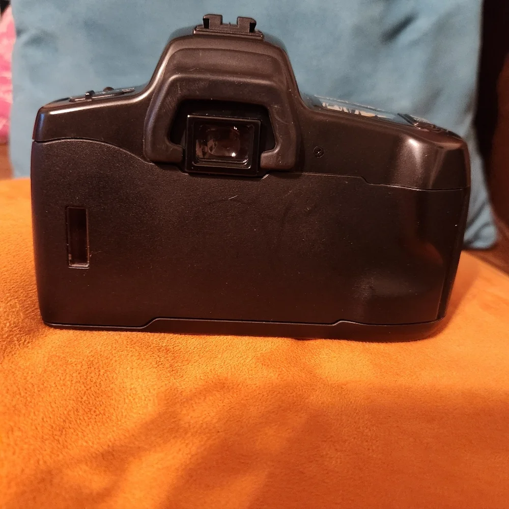 Minolta MAXXUM 300SI WITH TWO LENS